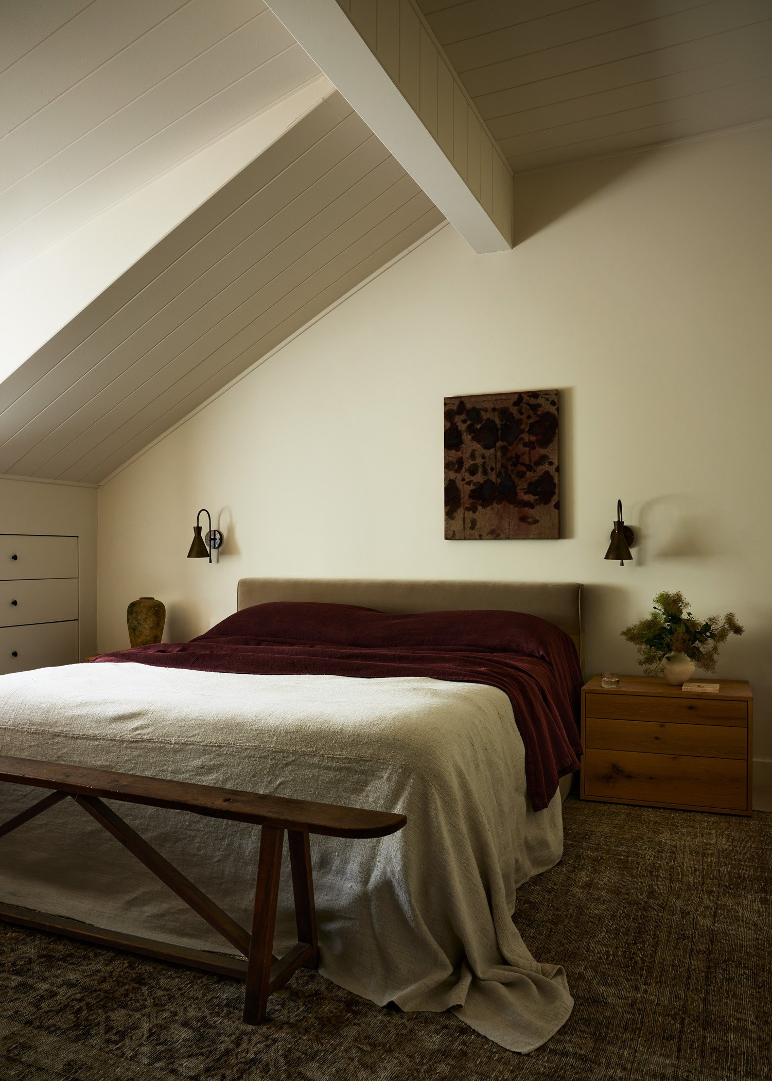 Recreate this look : Minimalist Bedroom with Neutral Tones and Wooden Accents