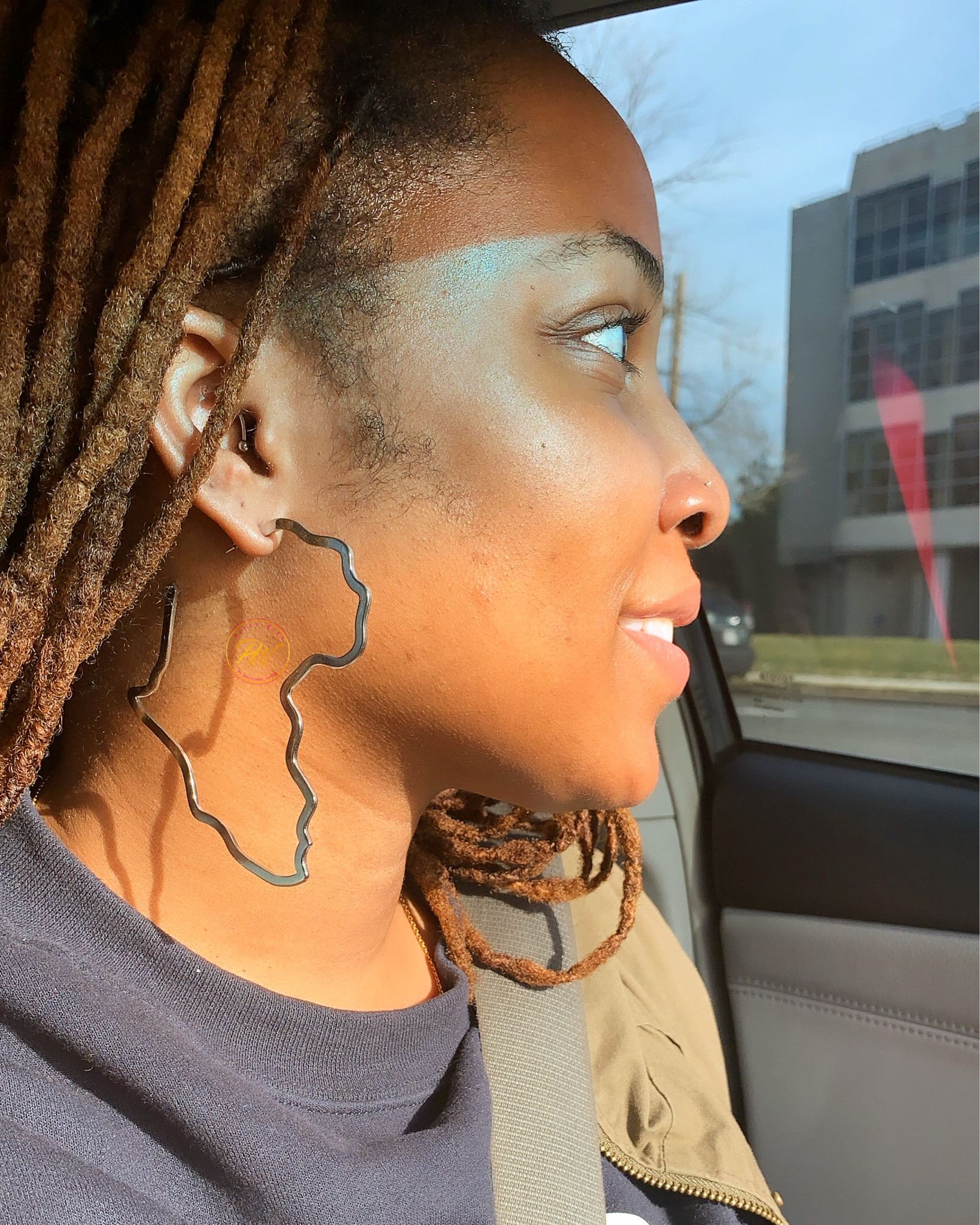 Love these Africa earrings by Maryland Adure. ❤️ Rarely can you get these hoops this large. They are called Roots Hoops and these are a size Large in Silver. 

Check out the link for the other sizes and colors.

#LTKStyleTip #LTKTravel #LTKMostLoved