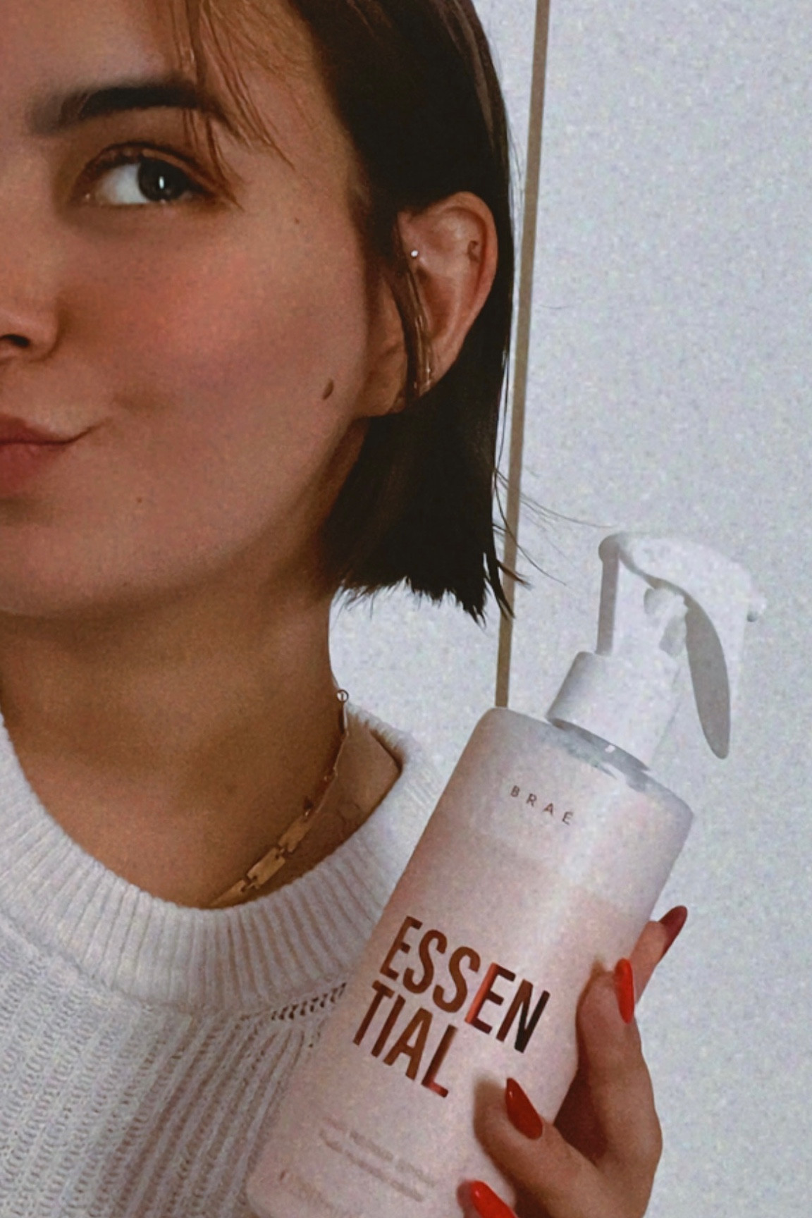 como o próprio nome diz, essential pra proteger, reparar, hidratar, reconstruir e dar brilho aos fios ✨ dá pra usar entre o shampoo e condicionador, mas também como leave-in pós banho, viu? meu cupom BRULYS15 direto no site da braé!

#LTKbeauty #LTKSale #LTKU
