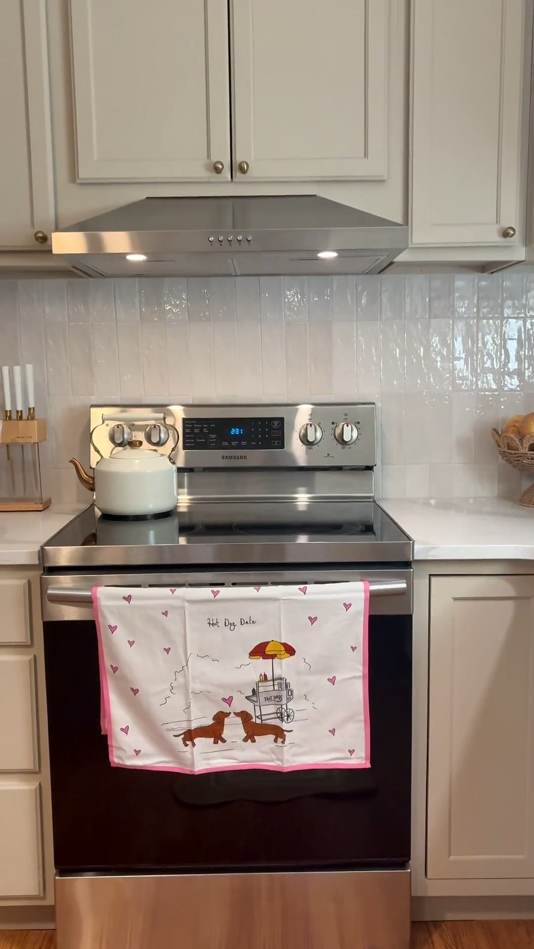 A little Valentine’s Day refresh for the kitchen 💘 Anthropologie always does festive details so well, and these Valentines Day kitchen towels are adorable without being over the top. Such a cute print if you love dogs, like we do! 🤍


#LTKSeasonal #LTKFindsUnder50 #LTKHome