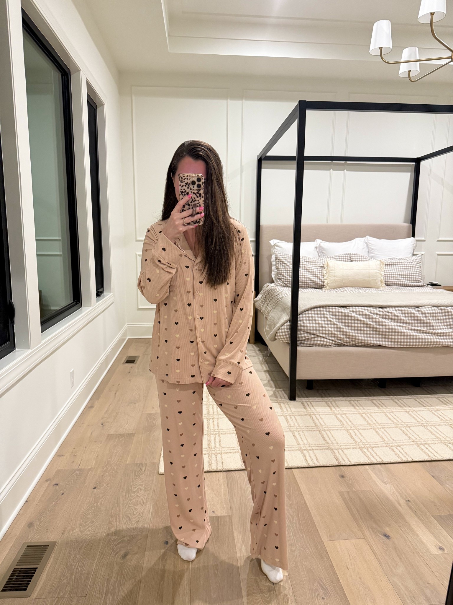 I am afraid to report that SKIMS pajamas are worth the hype. Love their new Valentine’s Day drop! Would make the best gift/would be a great pair of pajamas to treat yourself to postpartum. 

#LTKmomlife #LTKValentine #LTKBump