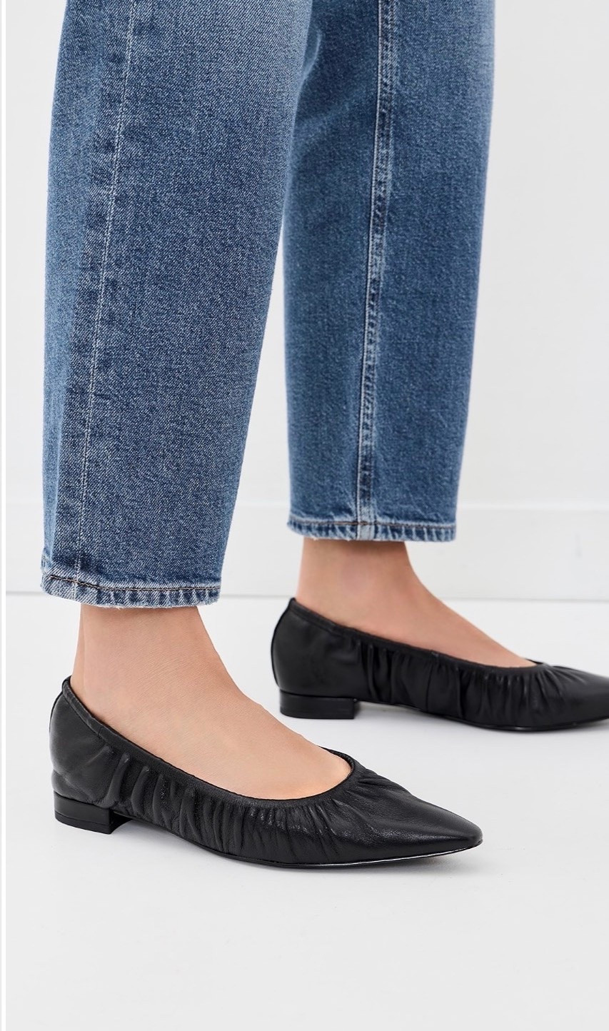 Trending black flats