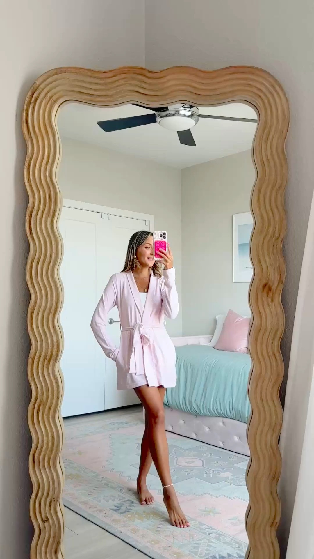 the cutest Hollister robe 🌸💕