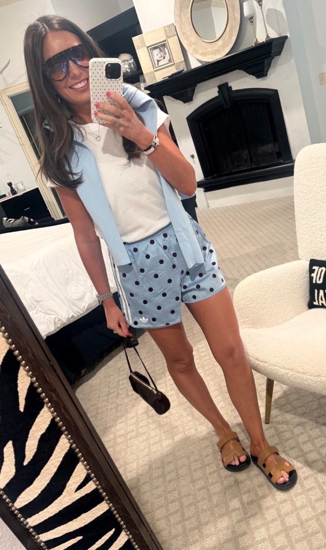 🩵🤎🩵🤎

Tee: small
Shorts: extra small 
Cardigan: small

Adidas
Adidas shorts
Track shorts
Hermes
Hermes chypre
Brown bag 
Miu Miu
Madewell tee
White tee
Aritzia
Aritzia cardigan 
Mom outfit
Casual outfit
Athleisure
Blue and brown 

#LTKootd #LTKActive #LTKdayinmylife