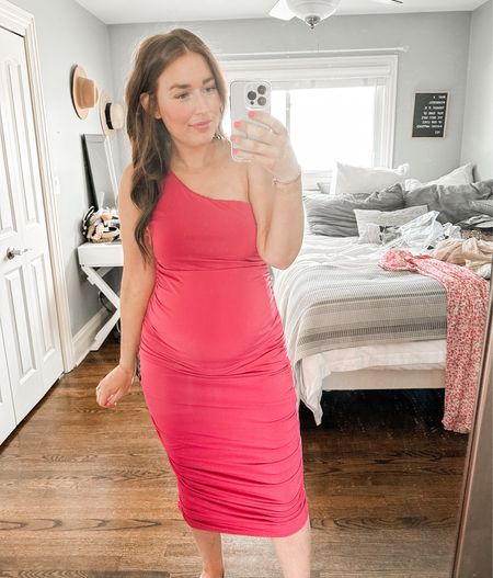 Wearing size L. Runs TTS. Very stretchy. (Not maternity but works with a bump) 

Wedding guest dress - baby shower dress - bump friendly - maternity - pregnancy - pink

#LTKbump #LTKwedding #LTKunder100