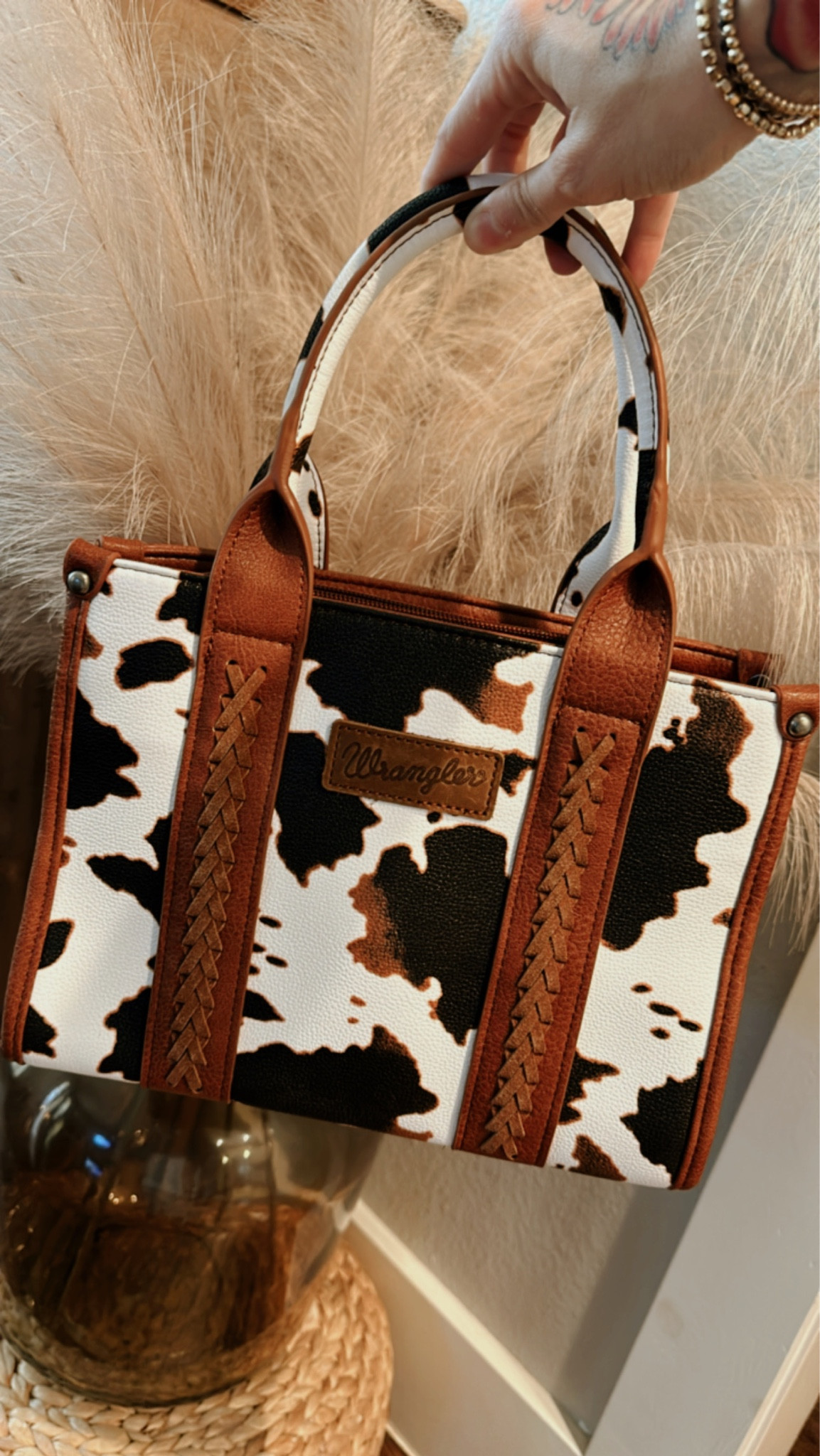 Cutest cow print wrangler purse!

#LTKbeauty