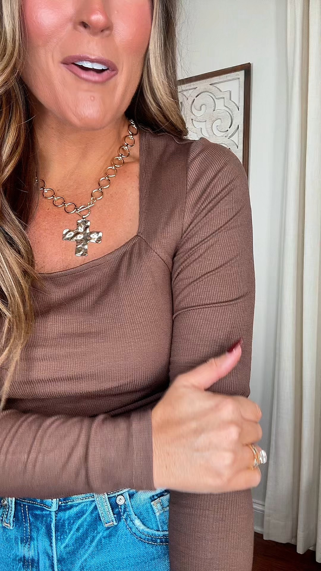 
The Basic That Makes Every Outfit Look Elevated 🤎✨ | Square Neck Slim Fit Top

Okay moms — if you want a top that instantly makes jeans, joggers, or a cute skirt look polished, this square-neck ribbed long sleeve from ANRABESS is the one. 🤎
It’s slim, soft, stretchy, and gives that flattering neckline that instantly dresses up even the most “running to Target” outfits.

The ribbed texture feels high-end, it layers perfectly under shackets + vests, and it’s one of those tops that makes you feel confident without being fussy.
This is the kind of basic every fashion mom needs in her closet — affordable, fitted, and easy to style 20 different ways.

✨ Super stretchy + comfy
✨ Holds its shape
✨ Works for everyday, date night, holiday events
Linked in my TikTok Shop! 💕

	1.	Square neck fitted top
	2.	Fall basic long sleeve
	3.	Ribbed knit essential

#FallBasics #TikTokShopCreatorPicks
#CreatorPicksAmbassador
#TikTokShopBlackFriday 
#OOTDideas @Anrabess Fashion 


#LTKmomlife #LTKSeasonal #LTKootd