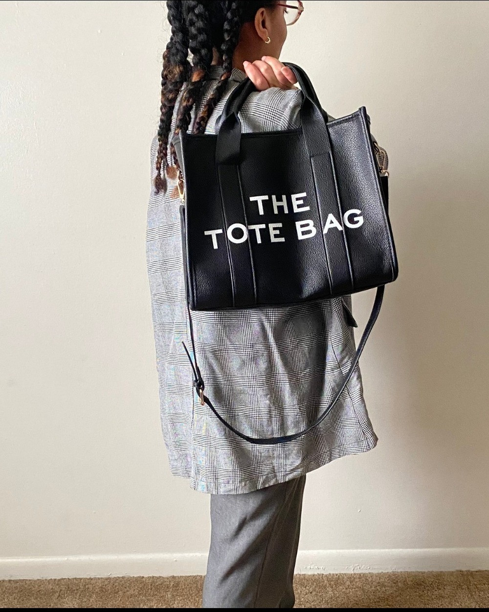 🚨 Just found one of the Best Work Bags for Women! 

Side profile shot of one of my favorite cute professional outfits, featuring my go-to black leather tote bag. This sleek black bag is the perfect work bag, and it even fits my MacBook comfortably, making it one of my top accessories for busy office days.  

 

#LTKFindsUnder50 #LTKWorkwear #LTKItBag