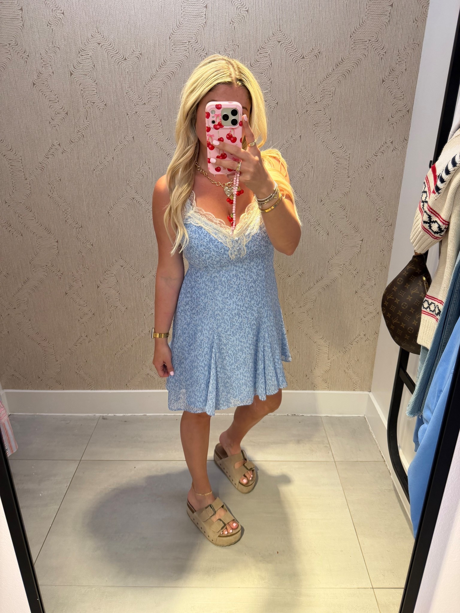 Spring outfit
Dress small
Vacation, resort, date night 