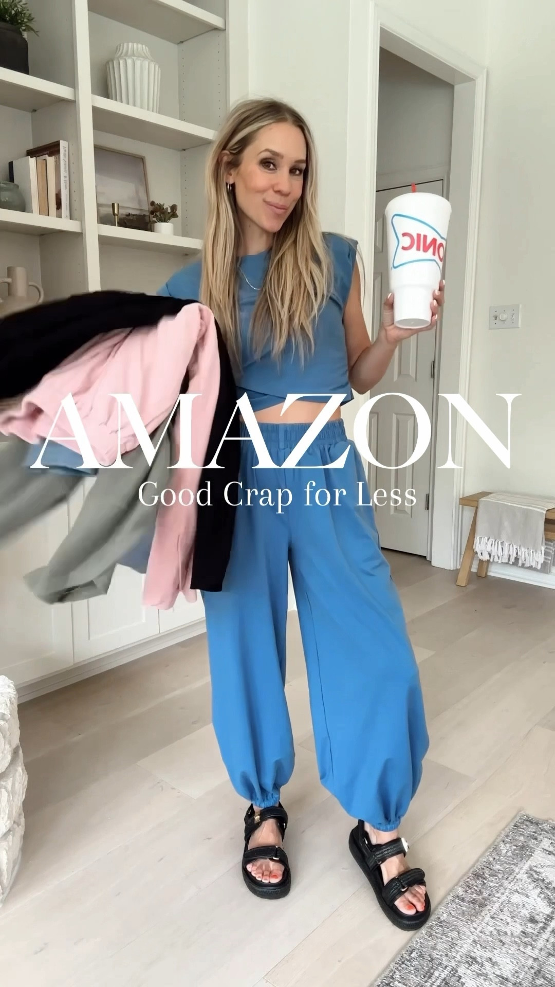 Be sure to click the Amazon coupon!📦
These are my new favorite comfy/lounge/travel pant!🙌🏻 I’m obsessed with all the fun details that really elevate them from your basic lounge pant.☁️ These will be your new go-to! Grab them while they are in stock.🤍

SIZING: small / tts / 5’5” / 117lbs


Paired with some Amazon sunnies & Walmart tank top 
