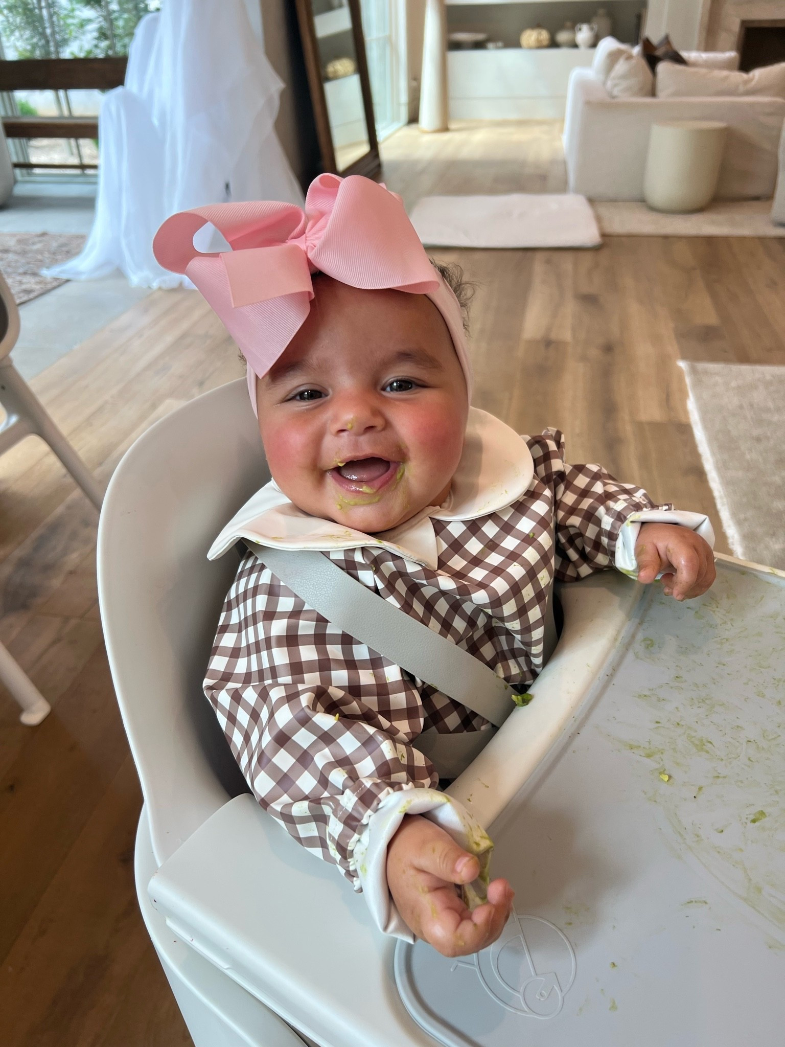 We have a messy eater on our hands!! This is a $12 long sleeve bib from Target 💗

Dressupbuttercup.com #dressupbuttercup #dederaad

#LTKootd #LTKmomlife #LTKBaby