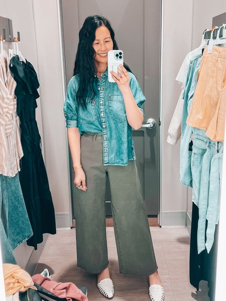 Raglan sleeve boxy denim shirt, tts, wearing a small
High rise wide leg cropped jeans, tts, wearing a 4 but would prefer a 6 which is my normal size
#targetstyle
