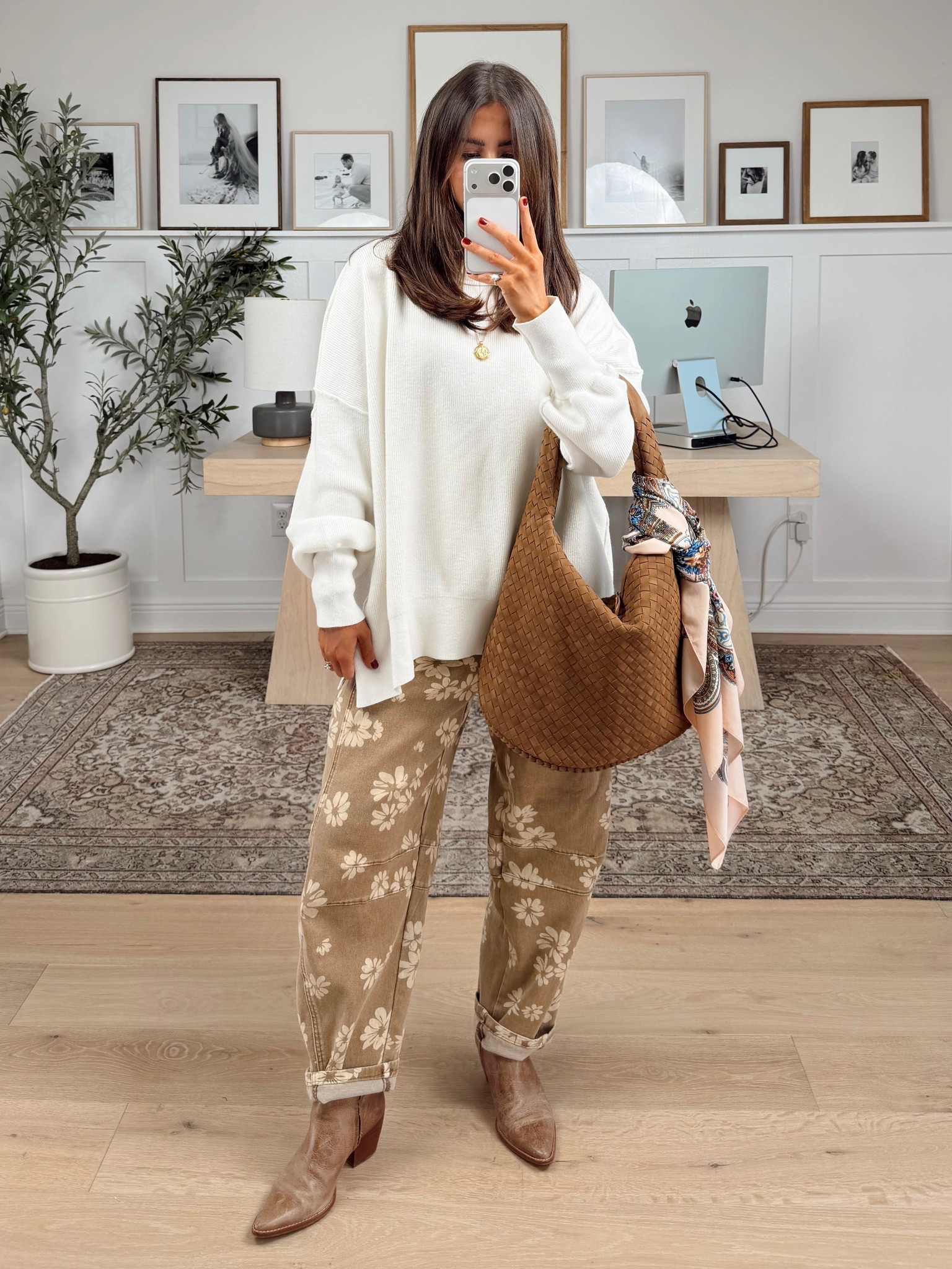 Sweater - L 
Jeans - xs 