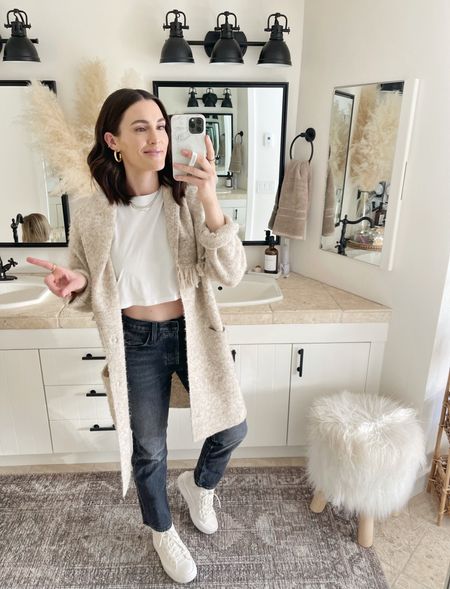F A S H I O N \ casual winter night out with the boys! High rise jeans, crop tee, long cardigan and Sherpa converse!



#LTKstyletip