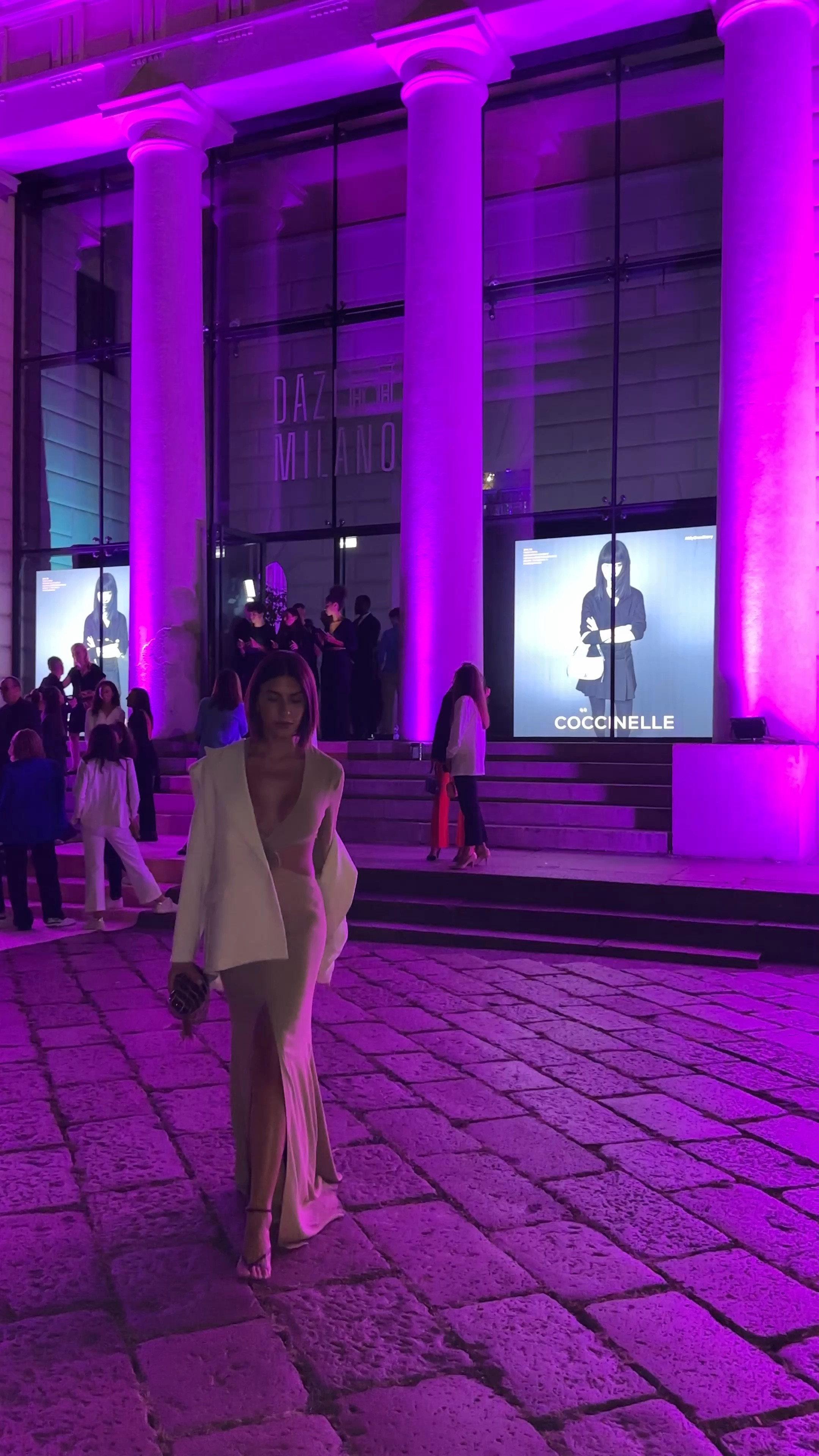 Day 2 - Milano Fashion week 

outfit inspiration, Bottega Veneta, Sandali stretch in pelle, abito lungo cut out a maniche lunghe, The Frankie Shop, Blumarine, blazer bianco, MyTheresa, Italia. 

#LTKparties #LTKstyletip #LTKeurope