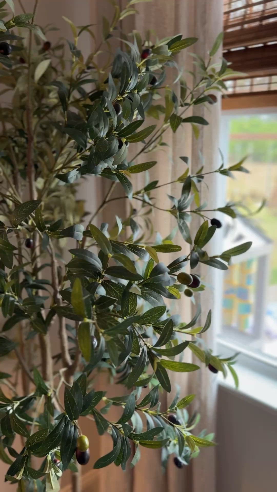 My favorite olive tree is FINALLY back in stock at Wayfair and every single time I share it… it sells out 🌿🤎 Such an easy way to make any room feel warm, cozy, and elevated without spending a fortune. I love that it works literally anywhere — living room, bedroom, entryway, kitchen… it’s that good. The best part? It’s SO affordable compared to similar ones I’ve seen 👏

Olive tree, faux tree, living room, wayfair, wayfair find 

#LTKSaleAlert #LTKHome