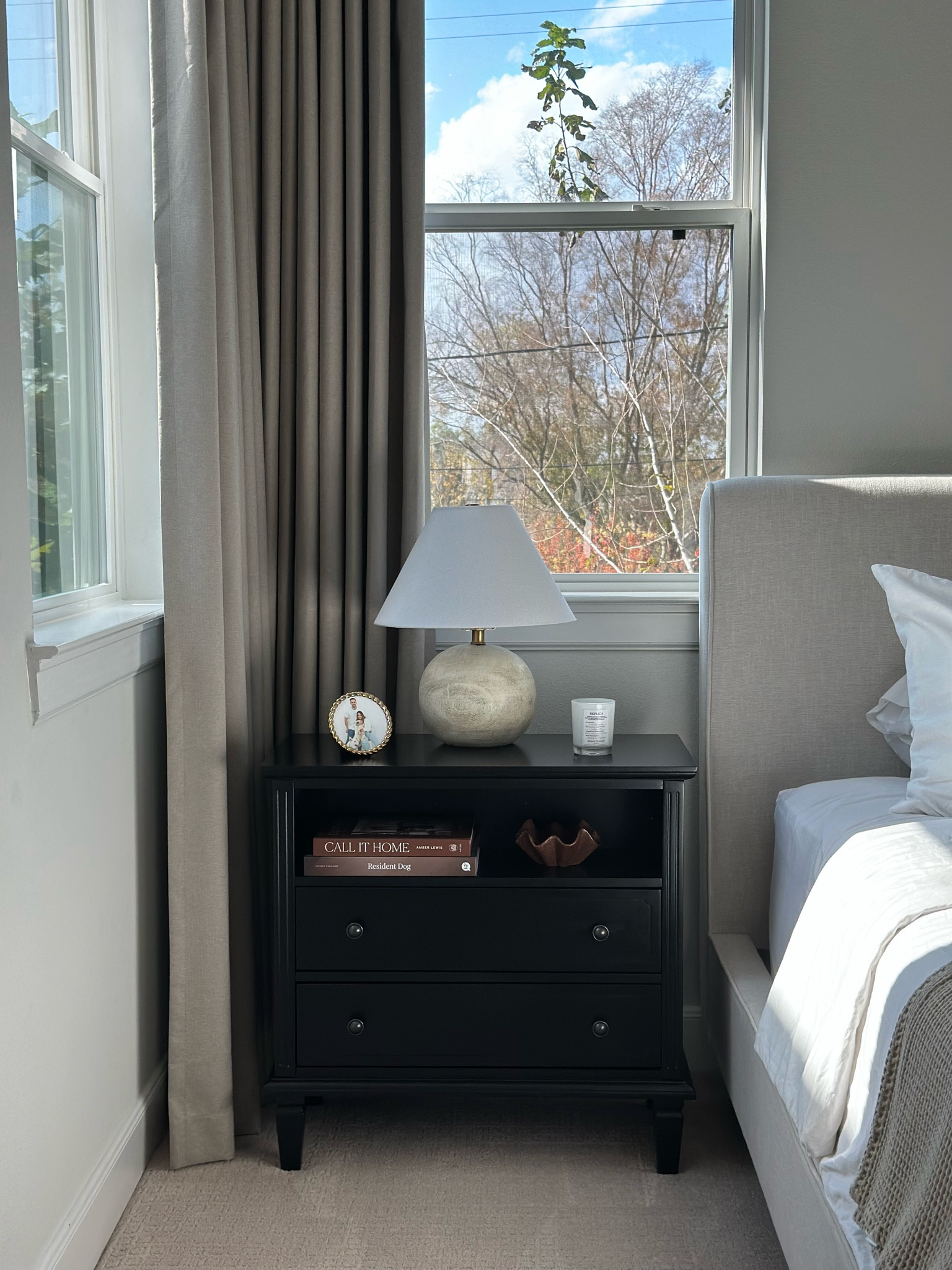 Classic black nightstands 🕯️
