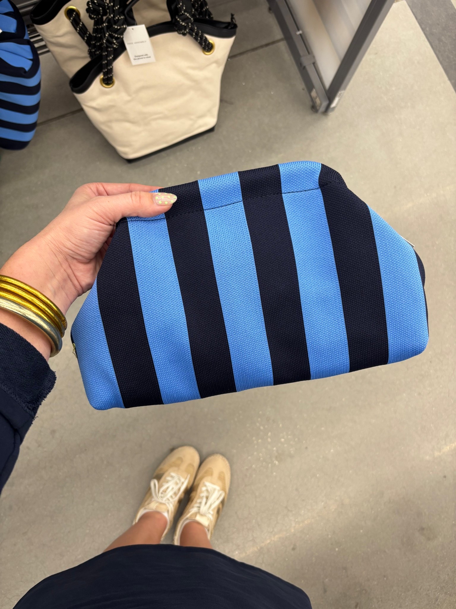 Love this color combo & bag! Spring  tote purse 💙

#LTKTravel #LTKgrwm #LTKootd