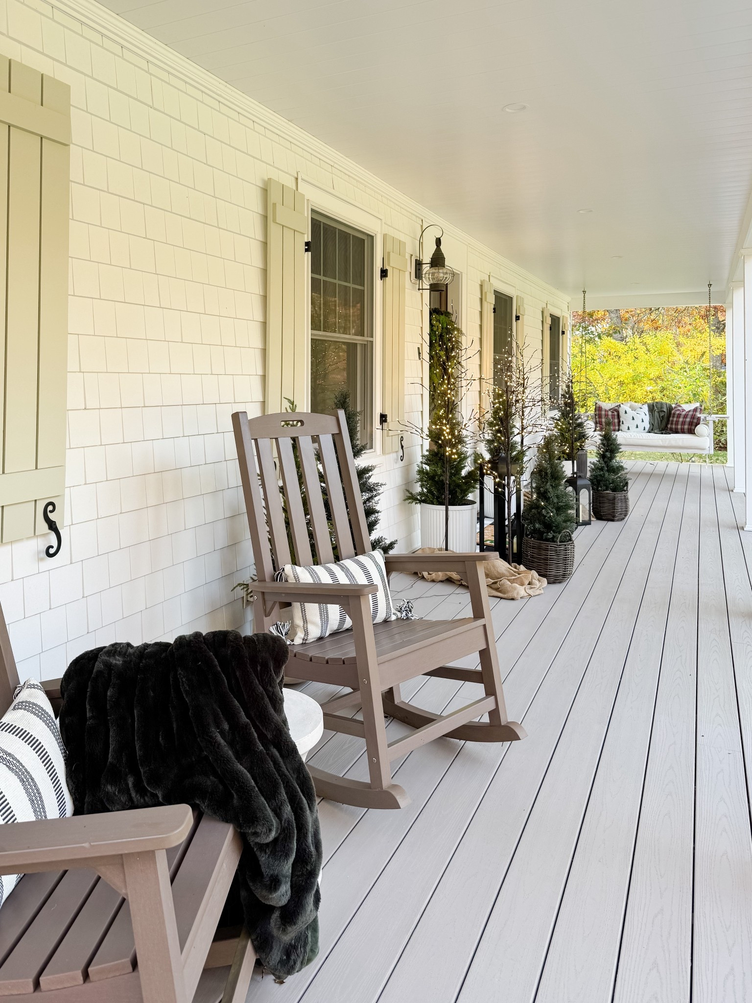 Christmas Front Porch Inspo

holiday front porch  seasonal decor  home decor  home finds  cozy front porch  Christmas wreath  twinkle trees  trending Christmas decor 

#LTKHome #LTKHoliday