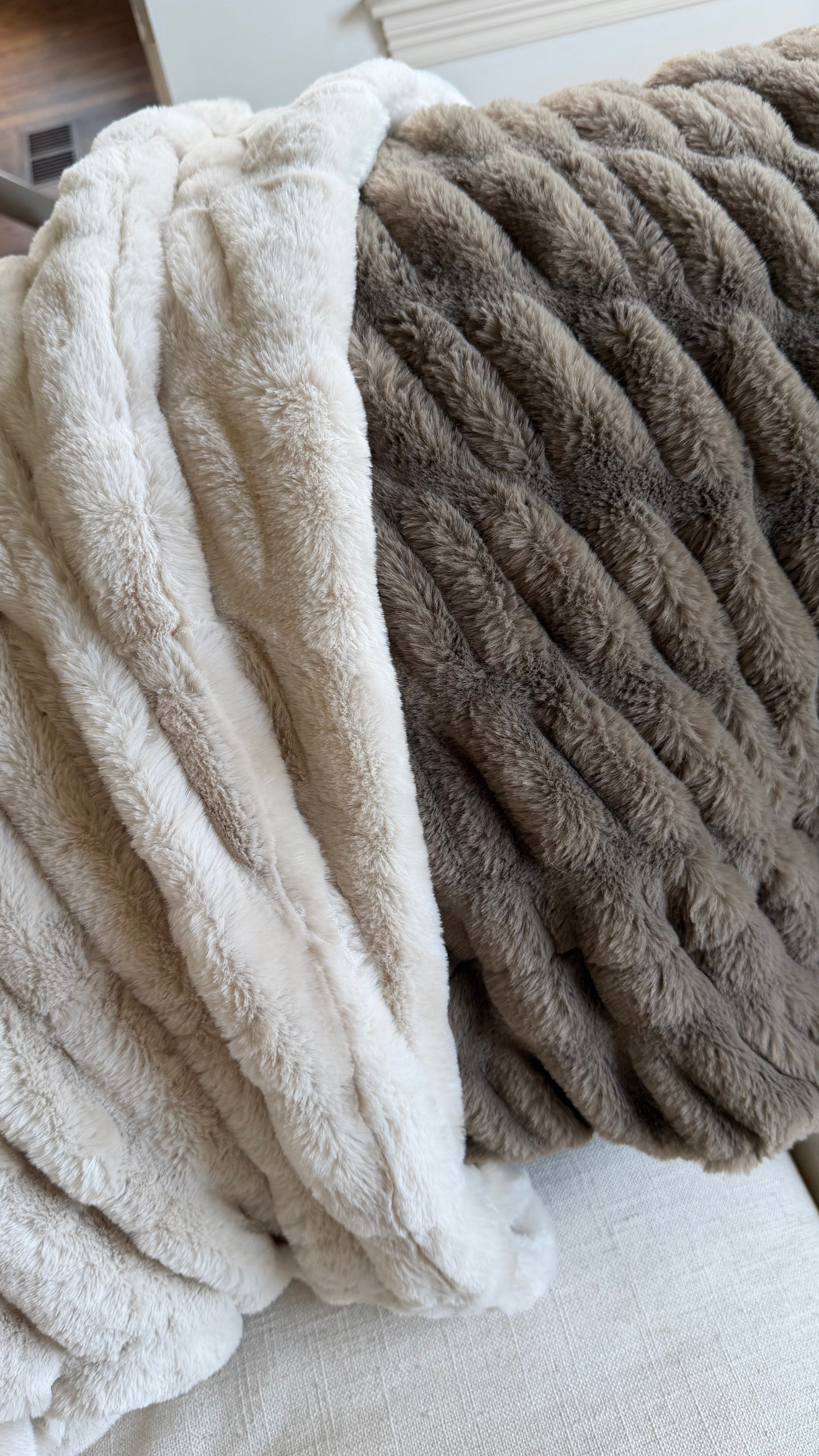 my fav blanket brand is having a huge sale!!🧸

use code LAURA50 for 50% off Lola's site! plus you'll get a free $50 gift card & free shipping!

I have desert dune & antique ivory!

home finds | home decor | Lola blanket 

 #LTKdayinmylife #LTKHome #LTKSaleAlert