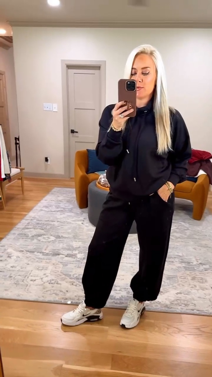 New scoop air essentials barrel sweatpants Size small in both 

#LTKStyleTip #LTKSeasonal #LTKFindsUnder50