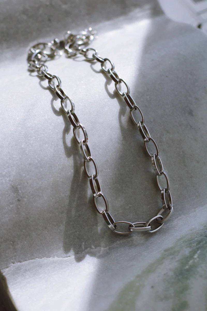 XL PAPERCLIP NECKLACE WHITE GOLD (WATERPROOF & 18K WHITE GOLD PLATED) | raëliv