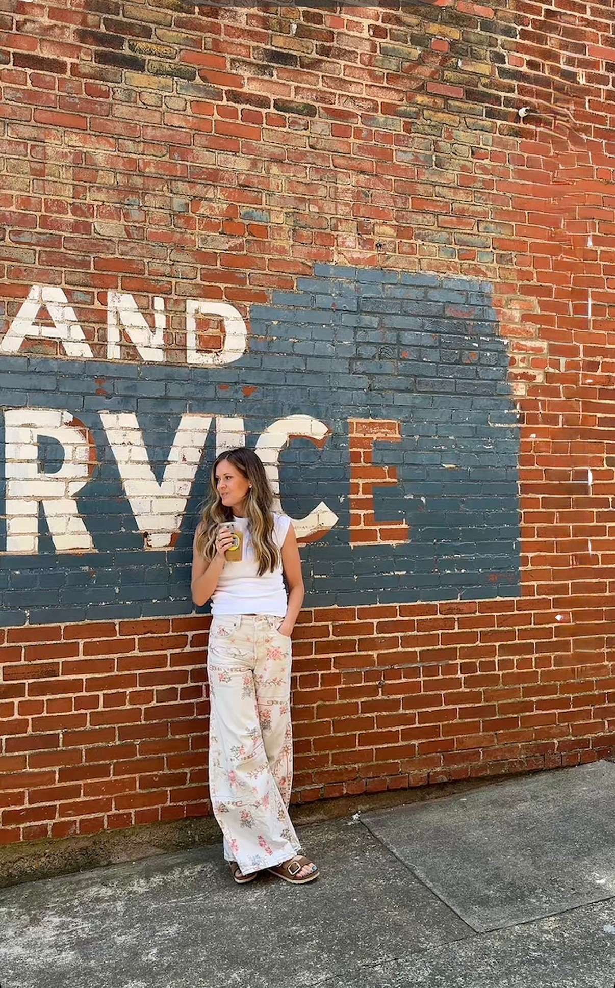 The cutest jeans ever. Size DOWN. Wearing a 26, needed a 25.

The best basic tees 🙌🏻

#LTKFindsUnder50 #LTKStyleTip