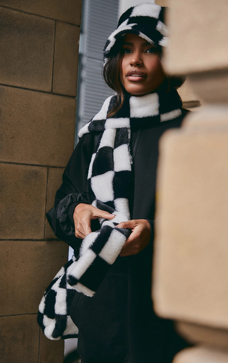Monochrome Checkerboard Scarf | PrettyLittleThing US