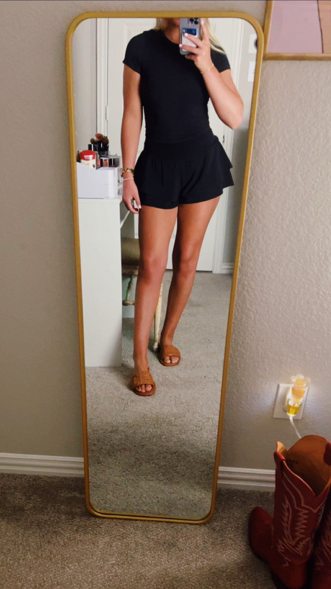 Blonde is the outfit💁🏼‍♀️
