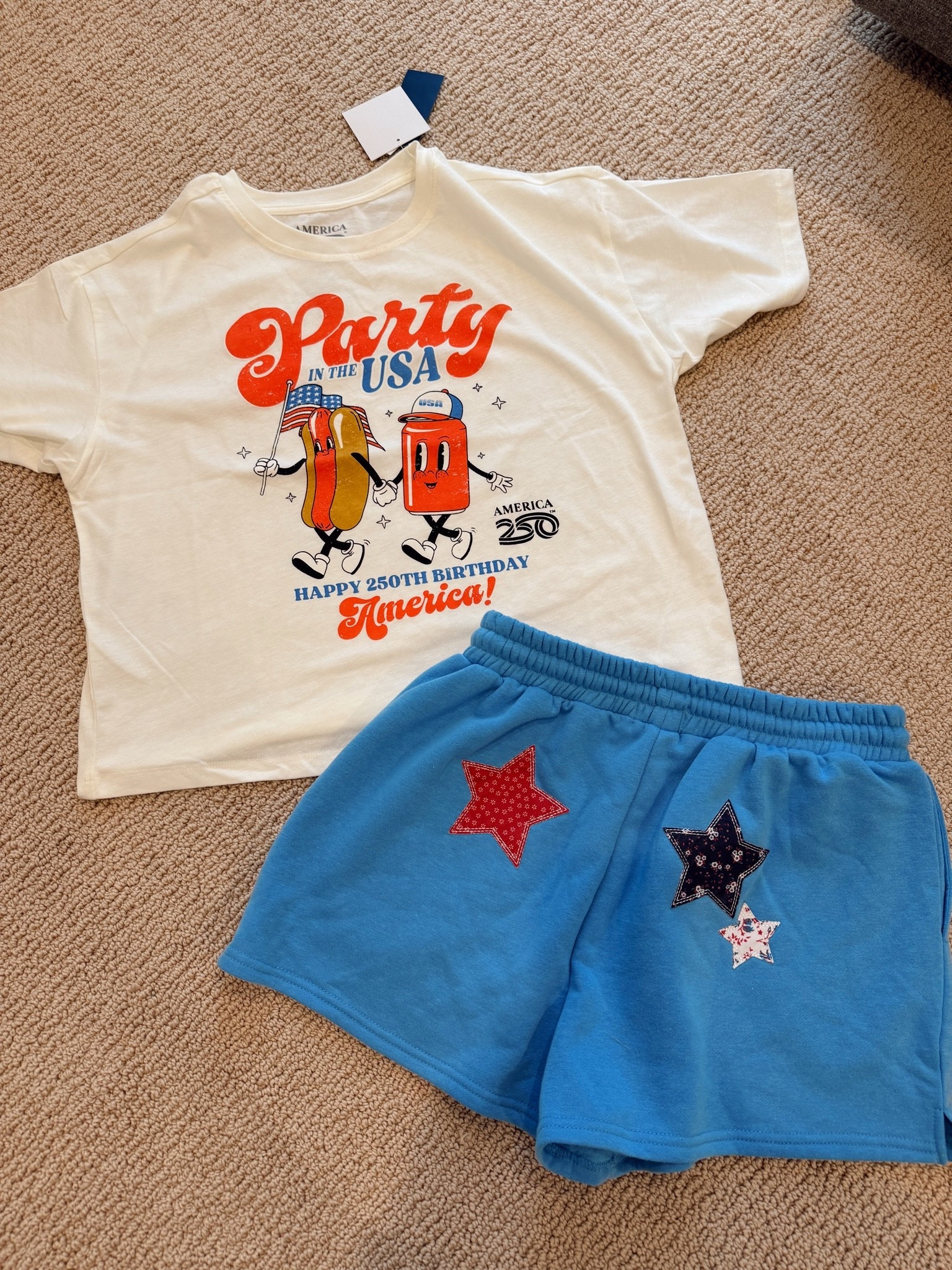 The cutest 4th of July outfit / outfit for summer! Love this cute t shirt from Target and these cute sweat shorts with the stars on them!! So comfy too


Target outfits
Target finds

@target #target
Summer outfits
Mom outfits
4th of July 
Patriotic 
Festive

#LTKSeasonal #LTKmomlife #LTKootd