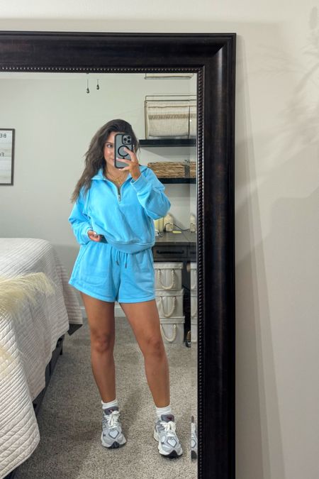 Comfy matching set!! 
Shorts / M
Sweatshirt / M