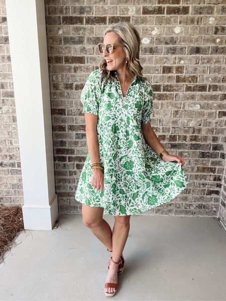 The perfect dress for grabbing lunch or attending any fun occasion - THIS HTML dress is perfect comes in xs-large - wearing a size small 

#LTKStyleTip #LTKTravel #LTKOver40