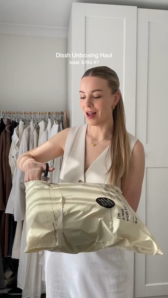 Huge clothing haul for good basics and continuing to build a capsule wardrobe! This dissh unboxing is my second one this year, again they're pieces that l've noticed are missing from my wardrobe, they fit with what l already have and help me to create the looks that suit my lifestyle and hopefully last through the seasons.

#LTKstyletip #LTKwinter #LTKaustralia