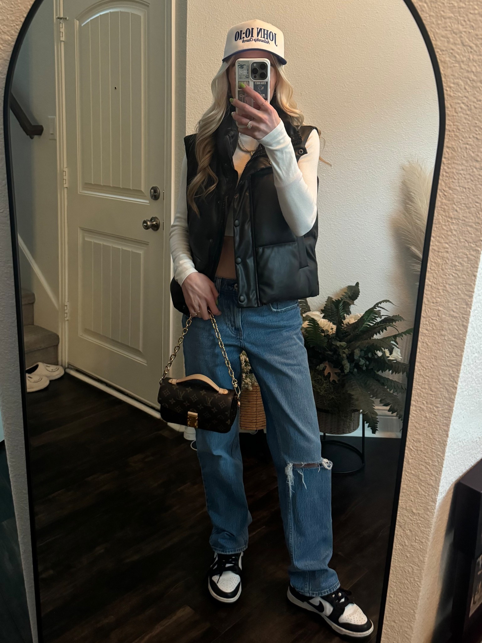 Weekend uniform: cozy layers, cool kicks & a statement hat. Obsessed with mixing sporty + chic lately!”
#LTKStyle #OOTD #StreetStyle #CapsuleCloset #NeutralFits #FallFashion #DetailsxKeeksStyle

#LTKPetite #LTKStyleTip #LTKSaleAlert