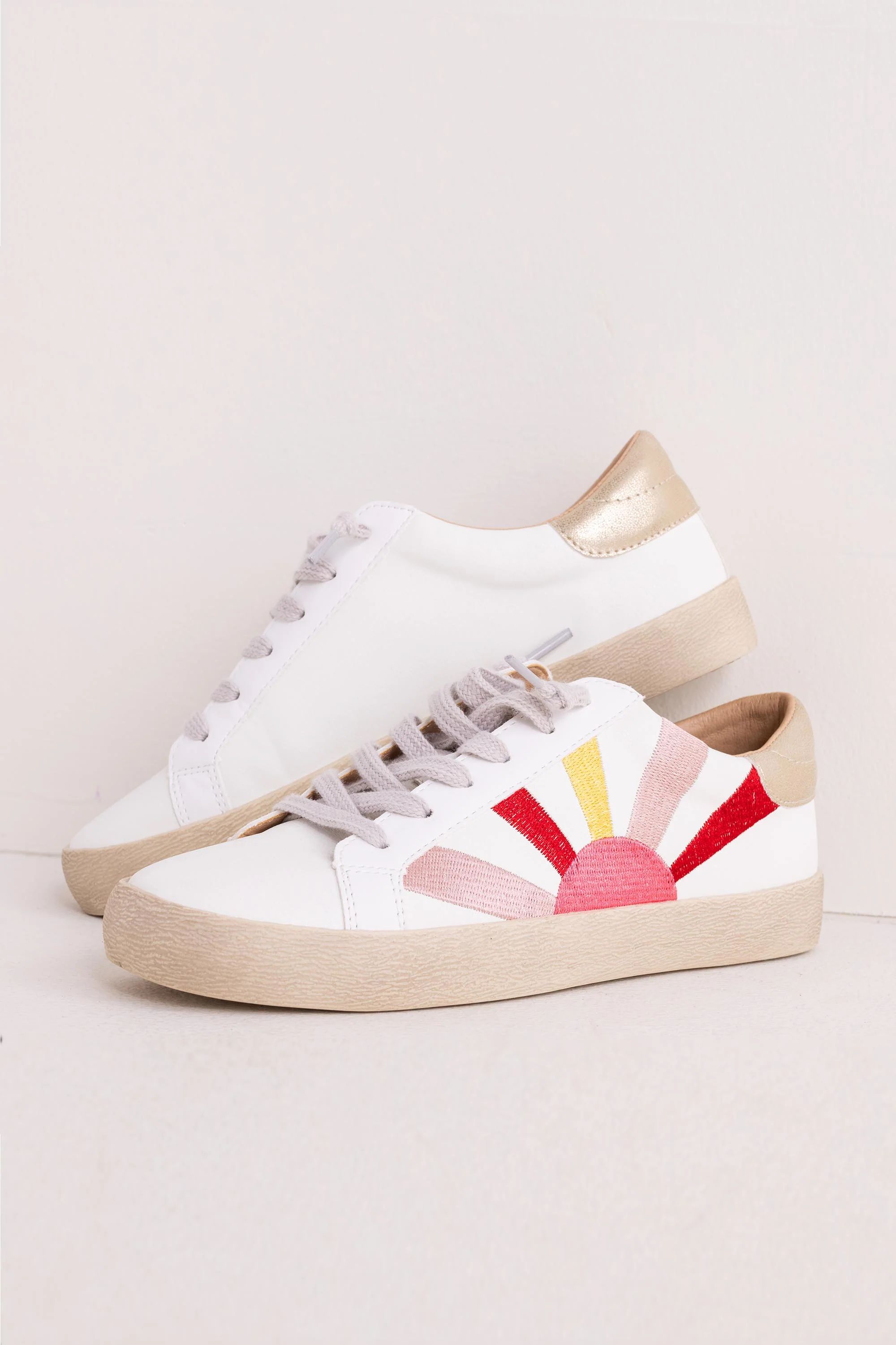 Sunny Sneakers | Avara