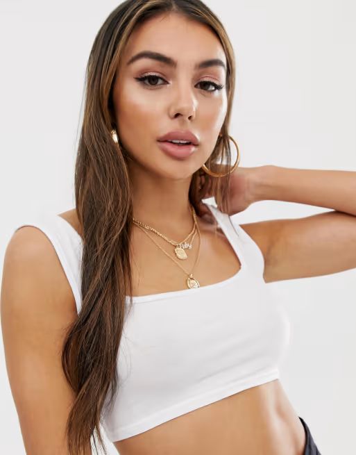 PrettyLittleThing – Exklusives, klassisches, kurzes Oberteil mit eckigem Ausschnitt | ASOS DE