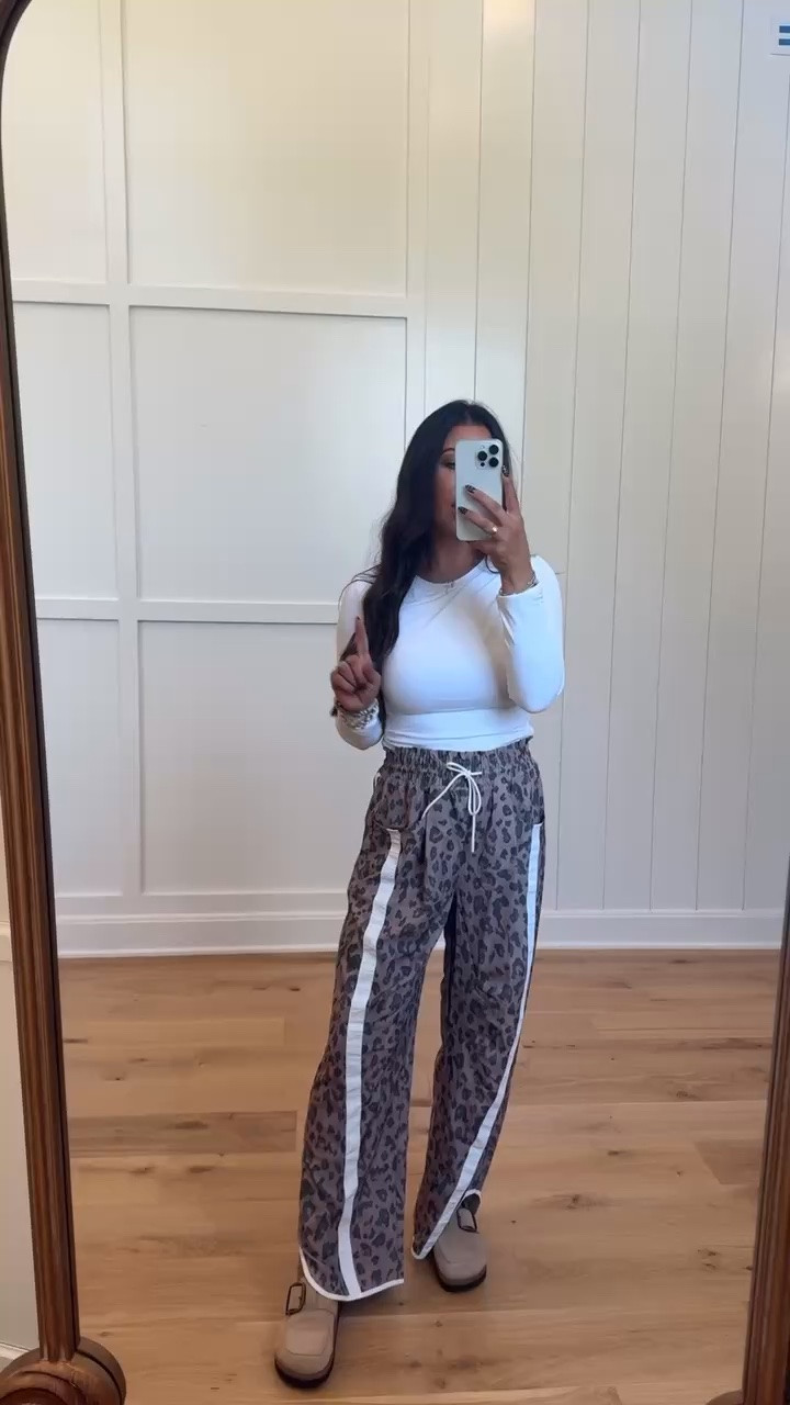 These leopard print pants are such a FUN statement piece! 🤎🐆 I love the relaxed wide-leg fit and sporty side stripe paired with a simple fitted white top—comfy, flattering, and so easy to wear for fall. Shop the full look + all the details linked in my LTK! 🛍️✨
#FallFashion #LeopardPrint #CasualFallStyle #MomStyle #LTKStyle #LTKFinds #FallOutfit #EverydayStyle #OutfitInspo