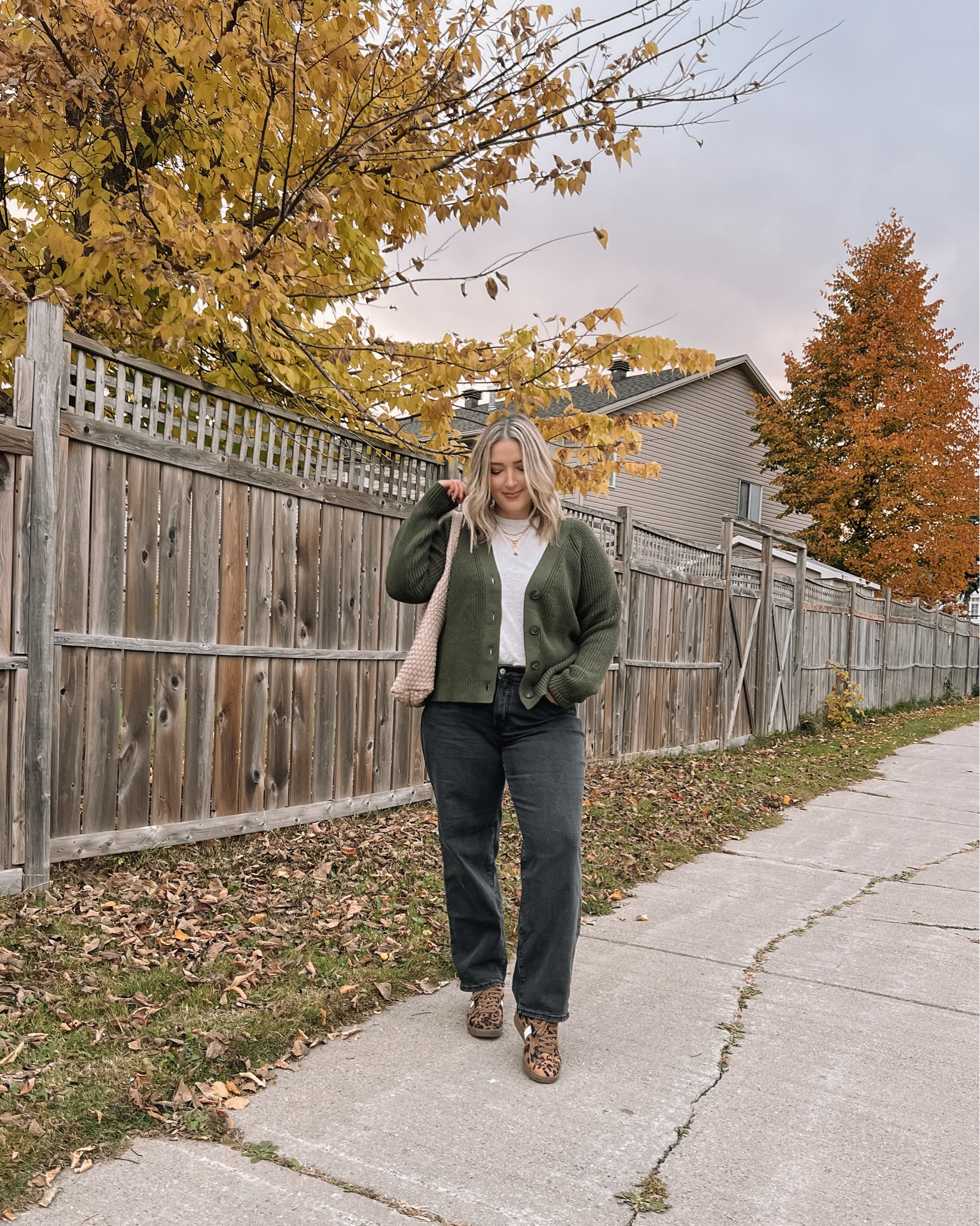 Casual fall outfit from Old Navy! Wearing my usual size L in the basic tee and cardigan (so soft!). Wearing a 14 in the jeans. Linked similar leopard print sneakers and bag


#LTKautumn #LTKmidsize #LTKcanada