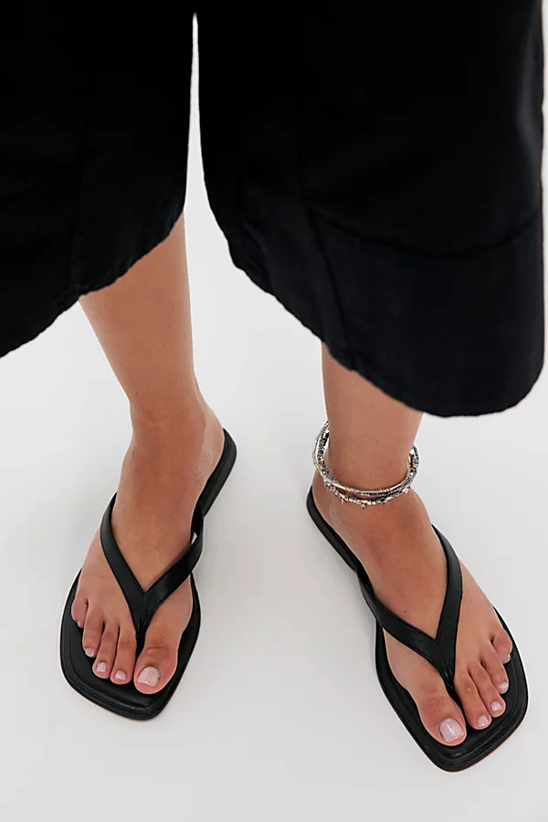 Vagabond Izzy Thong Sandals by Vagabond Shoemakers at Free People in Black, Size: EU 40 | Free People (UK)