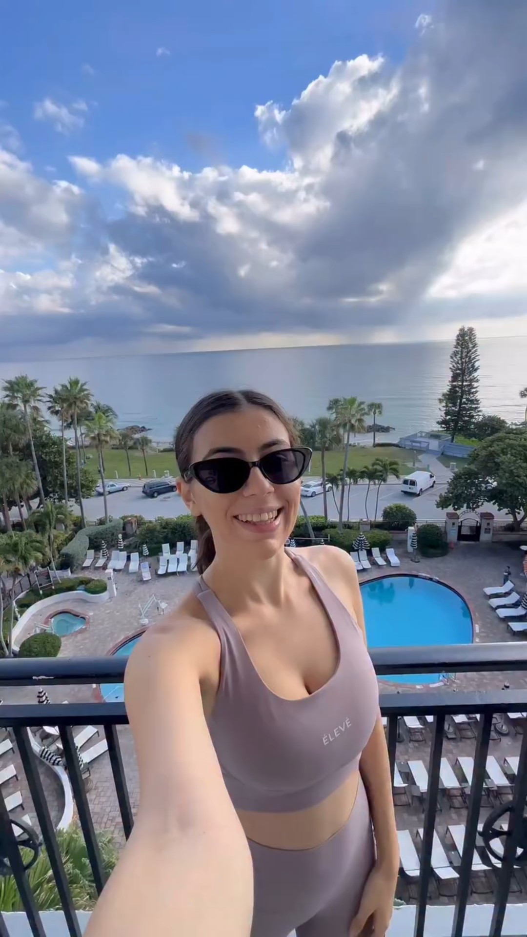 This was the best way to start the morning wearing size medium in my élevé set! 🌅🌊🌴