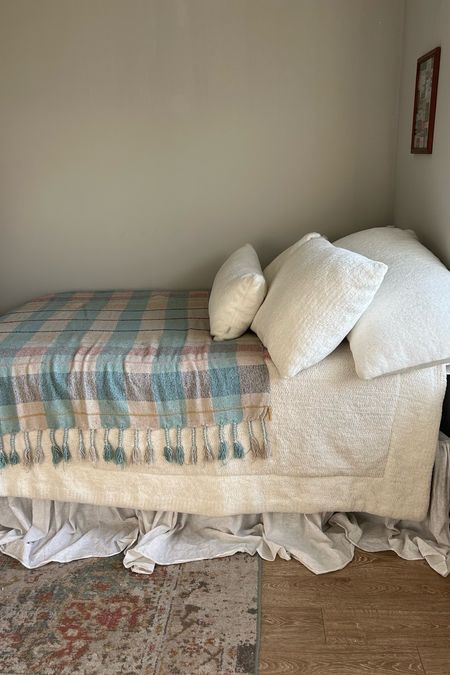 Cozy bedding details 

#LTKGiftGuide #LTKhome #LTKstyletip