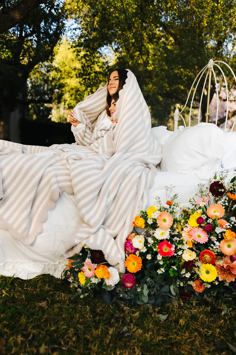 Sand/White Pinstripe Scallop Blanket | Staykation