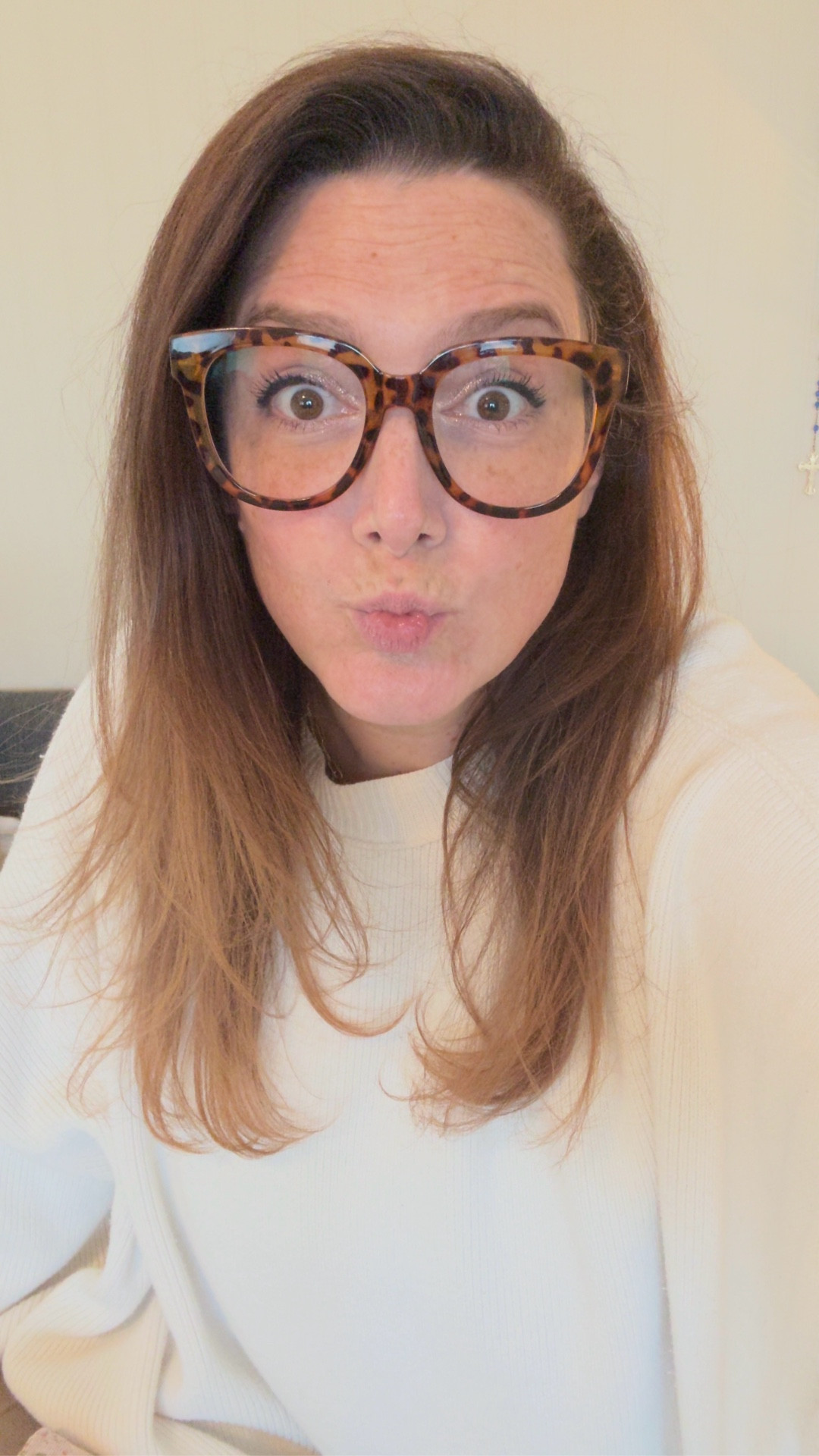 Welcome to my merch haul! ✨
It’s a weekly thing. ☺️

I got goodies from:
🎀Your Berry Cute Nails (Code: ZOE10)
🎀The Shabby Collective
🎀Just Jess Fashions
🎀Stay Magical Co
🎀ColourPop Cosmetics

See you guys next week with more of the fun things! 😍💖