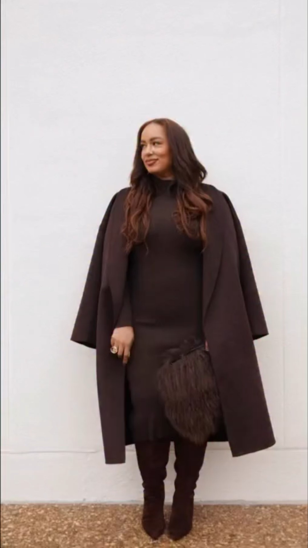 
When that fall feeling hits🍁🍂 also the way that the wind was working with me is unreal🔥 Which fall look is your favorite? 

#fallstyle #fall #plussize #curvy #size18style