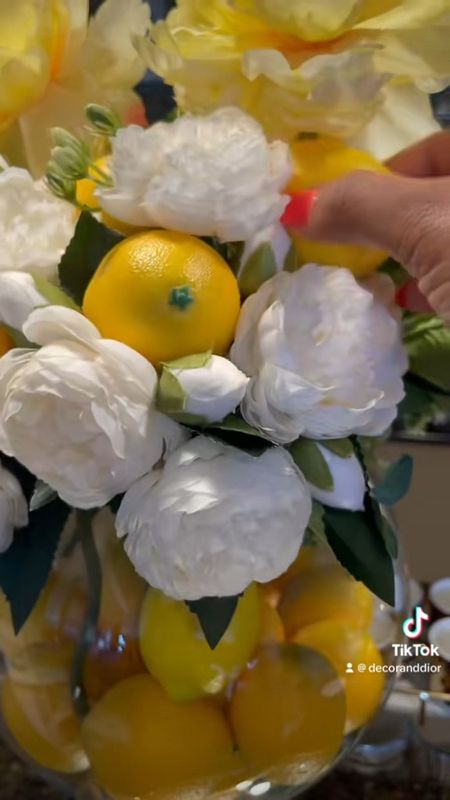 Summer inspired bouquet 🤍🌻 #foryourpage #fyp #flowers #floralarrangements 

#LTKstyletip #LTKsalealert #LTKhome