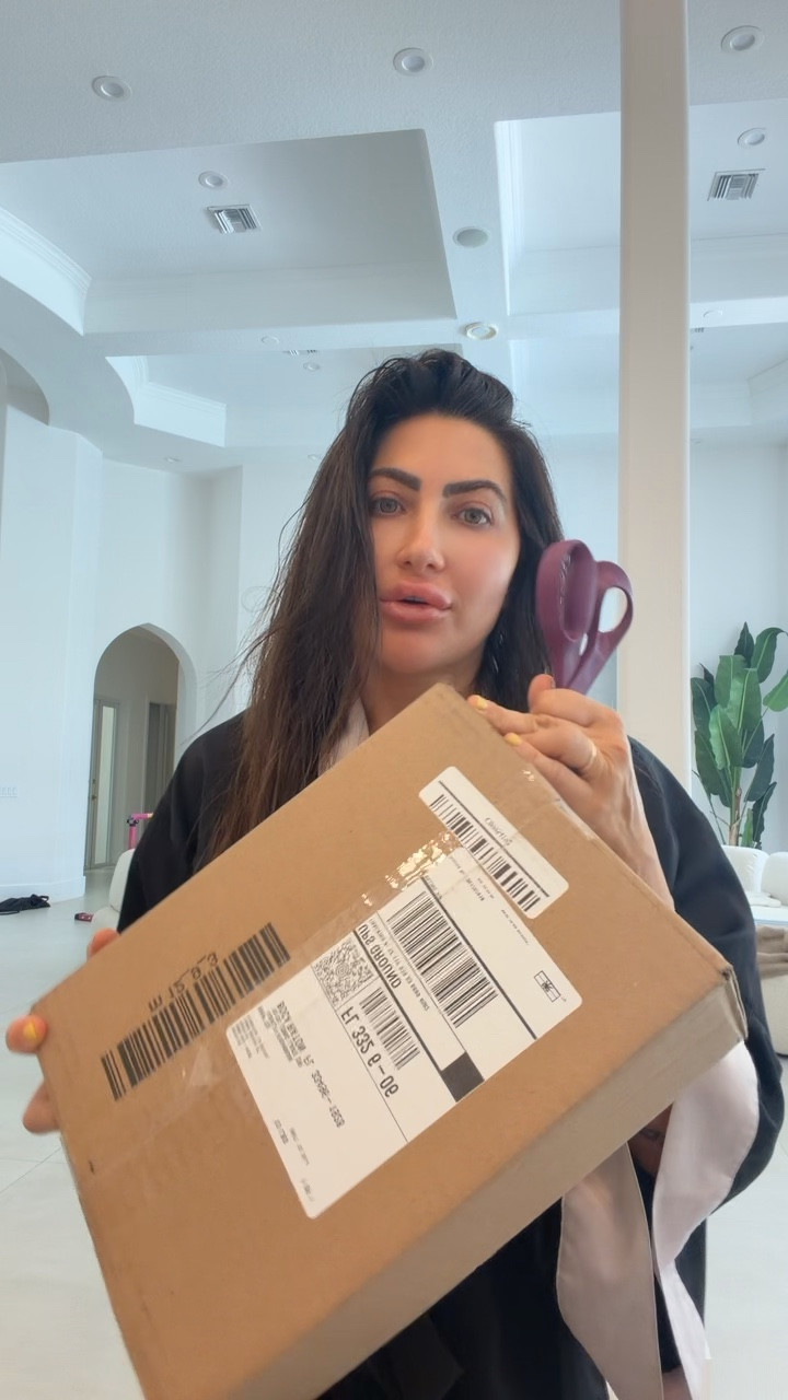 Spring break unboxing relolve and amazon! 

#springbreak #sprinkbreakstyle #kidsbreak #amazonkids 

#LTKKids #LTKSpringSale #LTKTravel