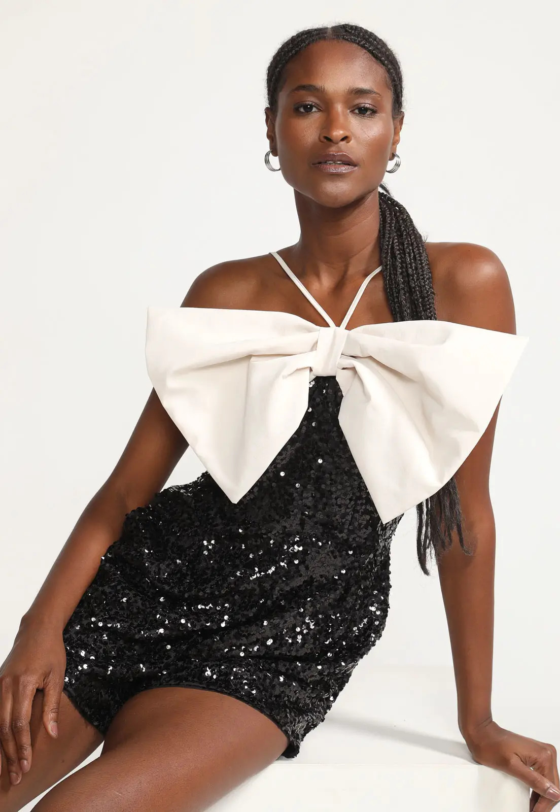 Macaquinho Lança Perfume Paetê Laço Preto | Dafiti (BR)