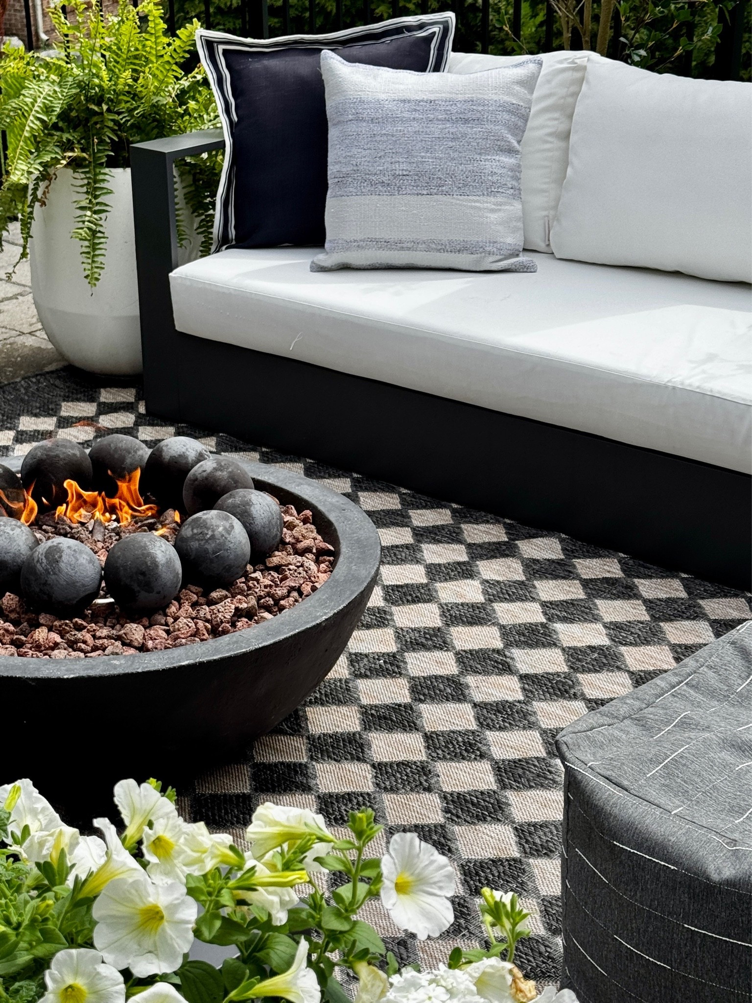 Wayfair’s Memorial Day sales start now! Give your outdoors a little refresh with a gorgeous new rug, planner, and pillows - all from Galey Alix x Livabliss. ✨ 

#wayfair #wayfairpartner #galeyalixxlivabliss
@galeyalix @wayfair @livabliss