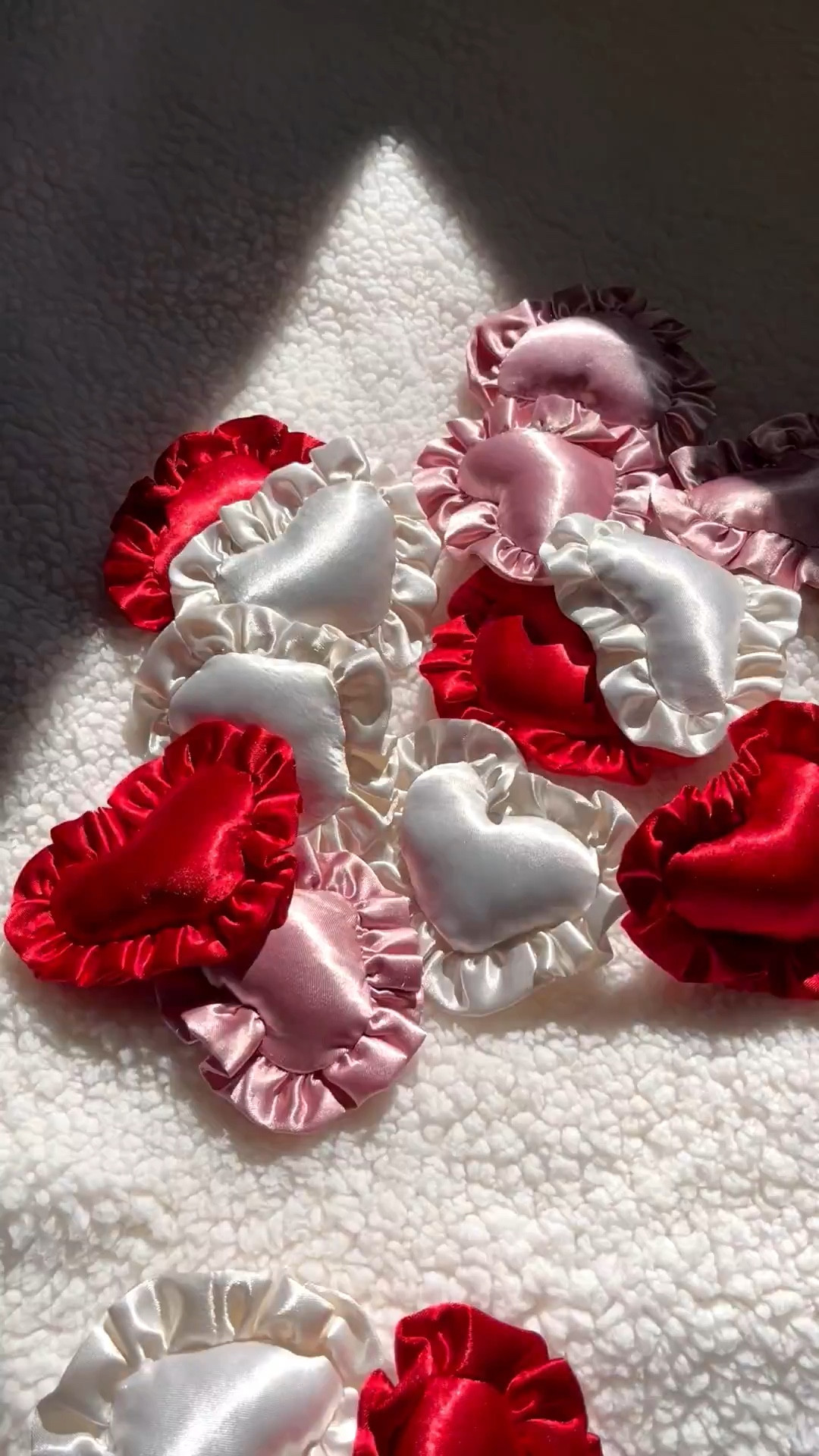 Valentine’s Day ✨ vase filler ✨ from @Target 😍💌🌹 What are your plans for tomorrow? 🥰💬👇🏻

#valentinesday #valentinesdaydecor #targetstyle #smallcreator #microinfluencer

#LTKHome #LTKValentine