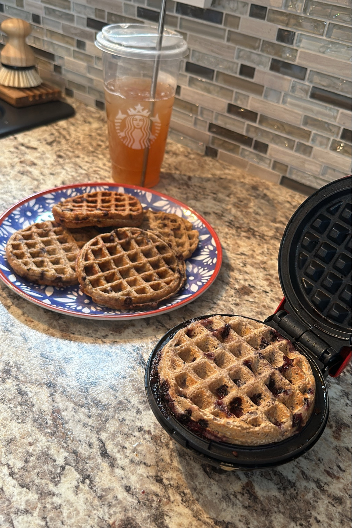 Mini waffle maker, waffle maker, home, kitchen, breakfast, waffles 